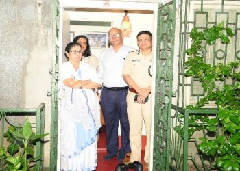 ডাক্তার পড়ুয়াদের মঞ্চে উপস্থিত হলে লাইভ স্ট্রিমিং-এ ‘না’, ফের ভেস্তে গেল মমতা ব্যানার্জির সঙ্গে আন্দোলকারীদের বৈঠক