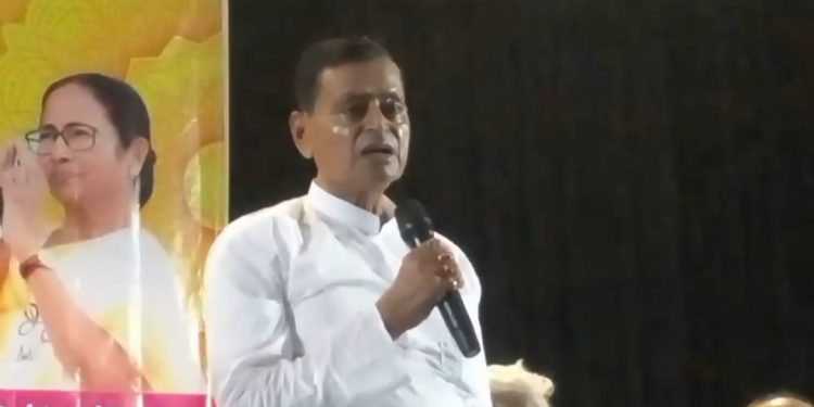 ৮৫ হাজার অনুদান পেলেও পুজোমণ্ডপে মমতাদির ছবি ছিল না-আক্ষেপ স্বপনের