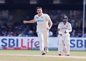 নতুন বল কি ভারতীয় দলের জন্য মারাত্মক ? ৬২ রানের ব্যবধানে ৭ উইকেটের পতনে প্রশ্ন উঠছে