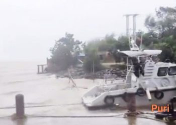 ওড়িশার উপকূলে আছড়ে পড়ল ঘূর্ণিঝড় ‘দানা’ ; বাংলা ও ওড়িশায় প্রবল বাতাস ও বৃষ্টি