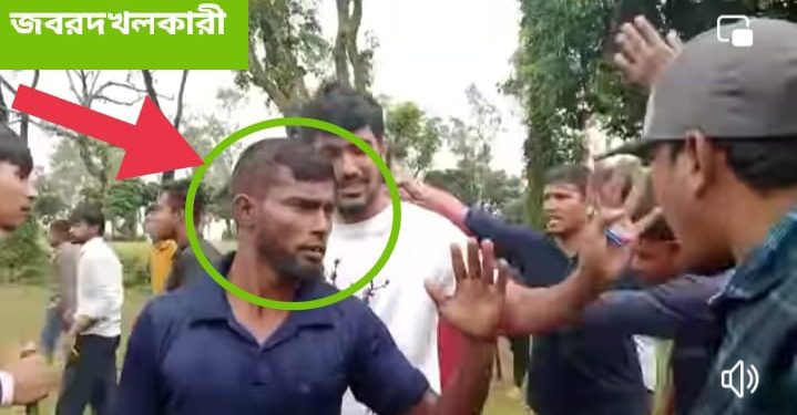 বাংলাদেশে হিন্দু কৃষকের জমি জোর করে দখলের চেষ্টা, জোট বেঁধে লাঠি হাতে মুসলিমদের তাড়াল হিন্দুরা