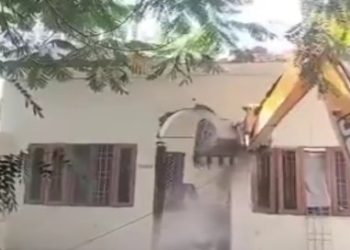 আরএসএসের শারদ পূর্ণিমা অনুষ্ঠানে ছুরি হামলায় অভিযুক্ত নসিব চৌধুরীর বাড়িতে চললো বুলডোজার