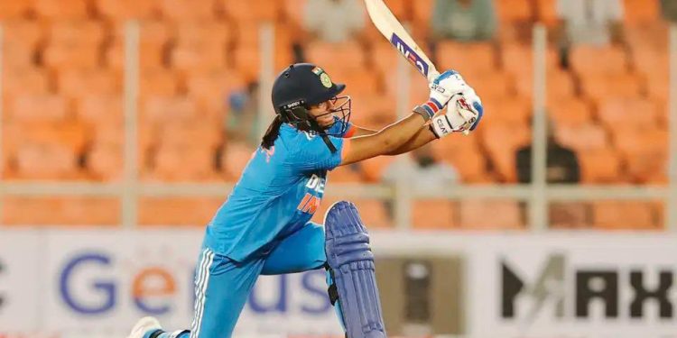 নিউজিল্যান্ডের বিরুদ্ধে ওয়ানডে সিরিজ জিতেছে ভারত,স্মৃতি মান্ধানা অষ্টম সেঞ্চুরি