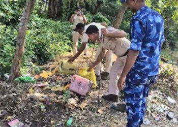 বিপুল পরিমান বেআইনি চোলাই মদ বাজেয়াপ্ত করল পূর্ব বর্ধমান জেলার মেমারি থানার পুলিশ