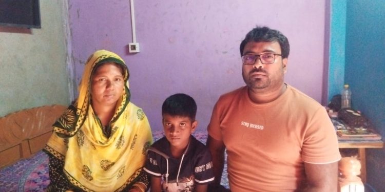 মা ও সৎ বাবার স্নেহের অভাব, ভাতারে আনারুল হকের সঙ্গে চলে এল হাওড়ার ছোট্ট দেব বাগ