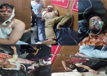 ঢাকায় দুর্গাপ্রতিমা বিসর্জনের সময় জিহাদিদের ইঁটবৃষ্টি, প্রতিবাদ করলে হিন্দুদের উপর পুলিশ ও সেনার ব্যাপক লাঠিচার্জ, আহত বেশ কয়েকজন