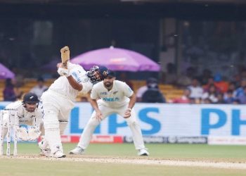 জীবনের প্রথম টেস্টে সেঞ্চুরি করলেন সরফরাজ খান