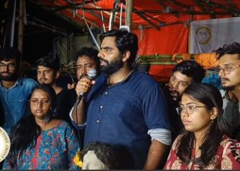 ‘অভয়া’র ধর্ষণ-খুন মামলায় জুনিয়র চিকিৎসকদের দাবিতে সরকারের নীরবতা, অনির্দিষ্টকালের জন্য অনশনে অনড় ডাক্তাররা, সমর্থনে ফেমা