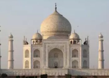 মুসলিম ভোটের লোভে কংগ্রেস আর মুলায়ম সিং যাদব মিলে তাজমহলকে ওয়াকফ বোর্ডের হাতে তুলে দিয়েছিল