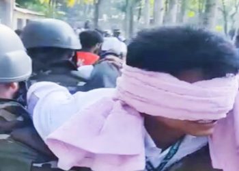 ধর্মনিন্দার মিথ্যা অভিযোগে হিন্দু পড়ুয়াকে নির্মমভাবে মারধর করল বাংলাদেশের জিহাদি সেনা, ইসলামি জঙ্গিরা ‘সর তন সে জুদা’র চেষ্টায় রয়েছে