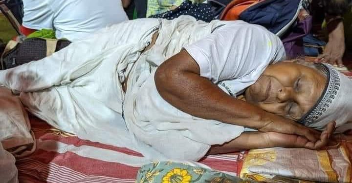 বর্ধমানের ‘সহযোদ্ধা’ বৃদ্ধার ছবি পোস্ট করে কৃতজ্ঞতা জানালেন অনশনরত ডাক্তাররা