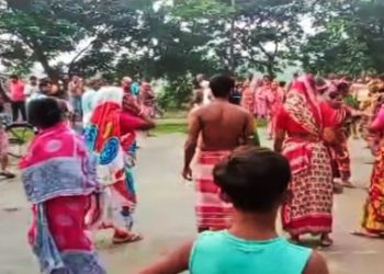 পূর্ব মেদিনীপুরে বধূকে ধর্ষণের পর মুখে কীটনাশক ঢেলে খুন, একের পর এক নারী নির্যাতনের ঘটনার জন্য সরকার ও পুলিশের ঢিলেঢালা পদক্ষেপকে দায়ি করেছেন অনেকে