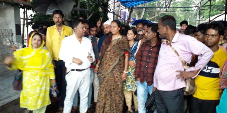 ‘মহিলারা নিরাপদ নয়’ দাবি করে পুলিশের দ্বারস্থ ভাতারের বিধায়ক বিক্ষুব্ধ গোষ্ঠী