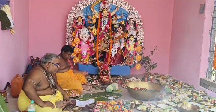 দেবীর রোষের হাত থেকে রক্ষা পেতে দীপাবলি শেষে পিতৃপক্ষে পূর্বস্থলীতে ফের হল দুর্গাপুজো