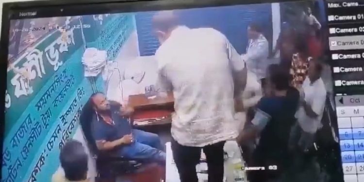 ময়মনসিংহে হিন্দু ব্যবসায়ীর দোকানে ঢুকে মুসলিম জনতার হামলা, নির্মমভাবে মারধর, ভাঙচুর