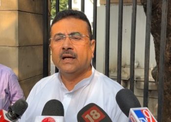 ‘আইসি তো চুনোপুঁটি, সদিচ্ছা থাকলে তৃণমূল নেতাদের ধরে দেখাক’ : বারাবনি থানার আইসিকে বরখাস্তের প্রতিক্রিয়ায় মুখ্যমন্ত্রীর উদ্দেশ্যে তোপ দাগলেন শুভেন্দু অধিকারী