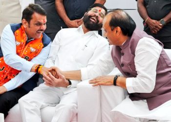 মহারাষ্ট্র জিতেছে মহাযুতি, ইন্ডি ধরে রেখেছে ঝাড়খণ্ড