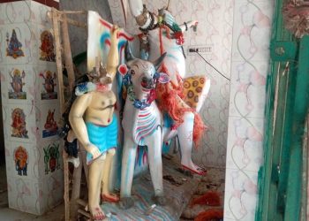 বাংলাদেশের পাবনায় ফের মন্দিরে প্রতিমা ভাঙচুর, ৩ অভিযুক্তকে আটক করার পরেও কট্টরপন্থীদের চাপে ছেড়ে দিতে বাধ্য হল পুলিশ