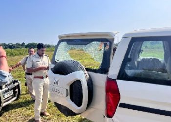 উপনির্বাচনেও একাধিক কেন্দ্রে বিজেপি কর্মীদের উপর হামলা ! সিতাইয়ে বিজেপি এজেন্টকে রীতিমতো শাসানি দিয়ে বুথ থেকে বের করে দিল তৃণমূল নেতা মতিউর রহমান