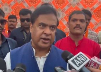 নামাজের জন্য যদি শুক্রবার ছুটি হয় তাহলে মঙ্গলবার হনুমান চালিসা পড়ার ছুটি কেন হবে না ? প্রশ্ন তুলেছেন অসমের মুখ্যমন্ত্রী