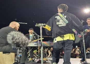 বুকিং খোলার আগে কোল্ডপ্লে কনসার্টের জন্য লাইনে ১ লাখ মানুষ, সর্বোচ্চ টিকিটের মূল্য ১২ হাজার টাকা