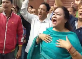 বিশেষ মর্যাদা ফেরানোর প্রস্তাব নিয়ে জম্মু-কাশ্মীর বিধানসভায় হাতাহাতি, কার্যবিবরণী সংক্ষিপ্তভাবে স্থগিত, ৩৭০ ধারা পুণঃবহালের দাবির বিরোধিতা করল জম্মুর গোর্খা সম্প্রদায়