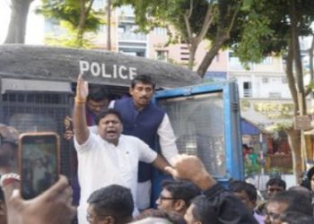 ‘মমতাকে না সরালে আগামী দিনে বাংলার প্রতিটি জায়গায় দ্য গ্রেট ক্যালকাটা কিলিংস আমরা দেখতে পাবো’ : বেলডাঙ্গা যাওয়ার আগেই ‘মমতার ক্রীতদাস পুলিশ’ আটকে দেওয়ার পর ক্ষোভ প্রকাশ করে বললেন সুকান্ত মজুমদার