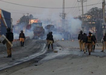 আত্মঘাতী হামলা চালিয়ে ১২ পাকিস্তানি সৈন্যকে হত্যা করল টিটিপি