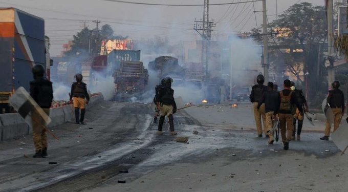 আত্মঘাতী হামলা চালিয়ে ১২ পাকিস্তানি সৈন্যকে হত্যা করল টিটিপি