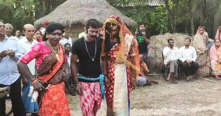 প্রাচীন বাদাই গানের উৎসবে মেতে উঠল মন্তেশ্বরের করন্দা গ্রাম