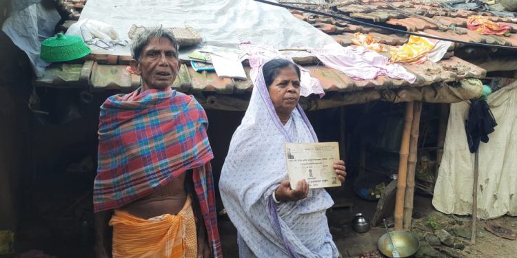 আবাস যোজনায় ব্যাপক অনিয়ম পূর্ব বর্ধমানের কাটোয়ায়, ভুতুড়ে মহিলার নামে ৫ টি অনুদান, ৩ গ্রামে ৫ স্বামী, বিজেপির কটাক্ষ : ‘তৃণমূলের সংস্কৃতিই হল চুরি করে খাওয়া’