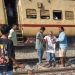 ট্রেনের ধাক্কায় নিশ্চিত মৃত্যুর হাত থেকে এক বৃদ্ধকে বাঁচালেন দুই সবজি বিক্রেতা যুবক