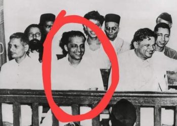 গান্ধীর ৪ গুলি লাগে, ৩ গুলি চালায় গডসে, তাহলে কে চালিয়েছিল চতুর্থ গুলি ?