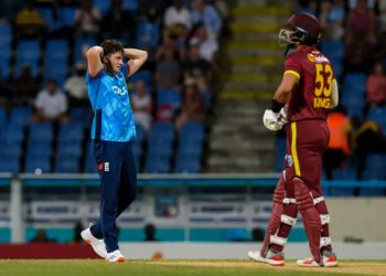 তিন দিনের ওয়ানডে সিরিজের প্রথম ম্যাচে ইংল্যান্ডকে ৮ উইকেটে পরাজিত করল ওয়েস্ট ইন্ডিজ