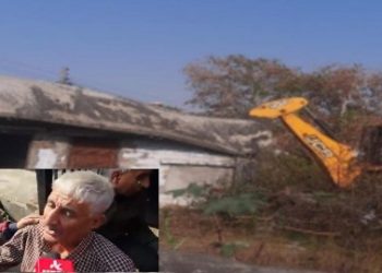 ওমর আবদুল্লাহ-কংগ্রেস সরকার কাশ্মীরি পণ্ডিতদের দোকানে বুলডোজার চালিয়েছে