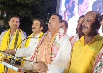 শাসকদলের মুখিয়া হিন্দিভাষী এবং বাংলাভাষী হিন্দুদের মধ্যে বিভাজন সৃষ্টি করে রাজনৈতিক ফায়দা লুটতে চান : নাম না করে মমতা ব্যানার্জিকে নিশানা শুভেন্দু অধিকারীর