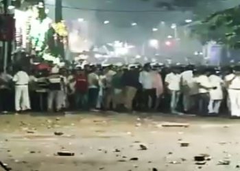 কলকাতার রাজাবাজারে কালী প্রতিমা বিসর্জনের শোভাযাত্রায় হামলার অভিযোগ,’ব্যর্থ পুলিশ’-এর কাছে সিআরপিএফ মোতায়েনের দাবি জানালেন শুভেন্দু অধিকারী