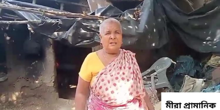 ‘ক’দিন পরেই তো মরে যাবে, ঘর নিয়ে কি করবে ?’ আবাস যোজনার অনুদান চাইতে গিয়ে মেমারির রোকনপুরের বৃদ্ধার সঙ্গে তৃণমূল নেতাদের অমানবিক আচরণের অভিযোগ