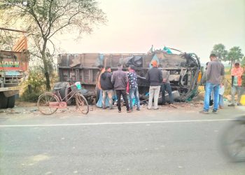 ভাতারে গমবোঝাই লরি ও ফাঁকা লরির মুখোমুখি সংঘর্ষ, আহত ৩