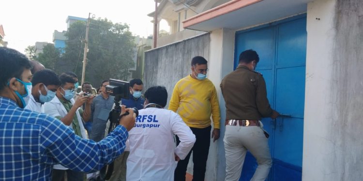 ভাতারে জোড়া খুনের ঘটনায় অকুস্থলে তদন্তে এলো ফরেনসিক দল