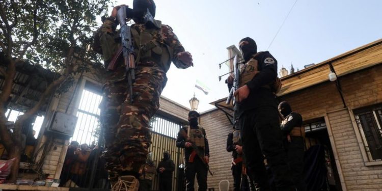 নতুন সিরিয়ান সরকার ও বাশার বাহিনীর সংঘর্ষে অন্তত ১৪ নিরাপত্তা বাহিনীর মৃত্যু