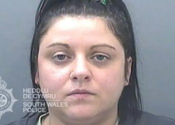 ছাত্রকে নগ্ন ছবি পাঠিয়ে মিলনের ইচ্ছাপ্রকাশ করে গ্রেপ্তার ব্রিটিশ শিক্ষিকা