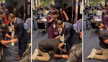 বিমানবন্দরে সুনীল গাভাস্কারকে সাষ্টাঙ্গ প্রনাম করলেন নীতীশ রেড্ডির বাবা