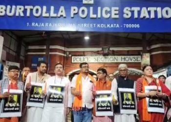 ‘ওগুলো মানুষ ? মমতার পা চাটতে চাটতে কোথায় গেছে, মুখে আলকাতরা মেখে বসে থাকুন’ : কলকাতার বড়তলা থানার পুলিশের মুখের উপর বললেন শুভেন্দু অধিকারী