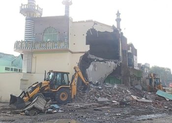 ফতেপুরের নূরী জামে মসজিদে চললো যোগীর বুলডোজার