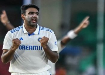 আন্তর্জাতিক ক্রিকেট থেকে অবসরের ঘোষণা করেছেন স্পিন কিংবদন্তি আর অশ্বিন