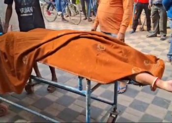 বর্ধমান শহরে রেলকর্মীর স্ত্রী ও শিশুকন্যার ঝুলন্ত দেহ উদ্ধার, মৃত্যুর কারন নিয়ে ধন্দ্ব, চাঞ্চল্য এলাকায়