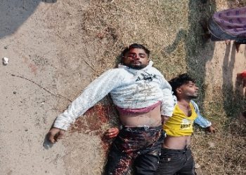 ভাতার : নিয়ন্ত্রণ হারিয়ে উলটে পড়তেই ২ বাইক আরোহীকে পিষে দিল বেপরোয়া গাড়ি