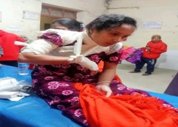 হিন্দু মহিলাকে জবাই করে হত্যার চেষ্টা, মেয়েকে বাঁচাতে গিয়ে ডান হাতের সব আঙুল খোয়ালেন মা, উলটে আক্রান্তের ছেলে ও মেয়েকেই গ্রেফতার করল পুলিশ, চুড়ান্ত নৈরাজ্য বাংলাদেশের মুসলিমদের