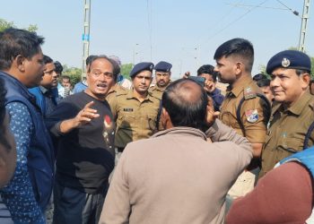 রেল দপ্তরের জায়গা ঘেরা নিয়ে উত্তেজনা কাটোয়ায়